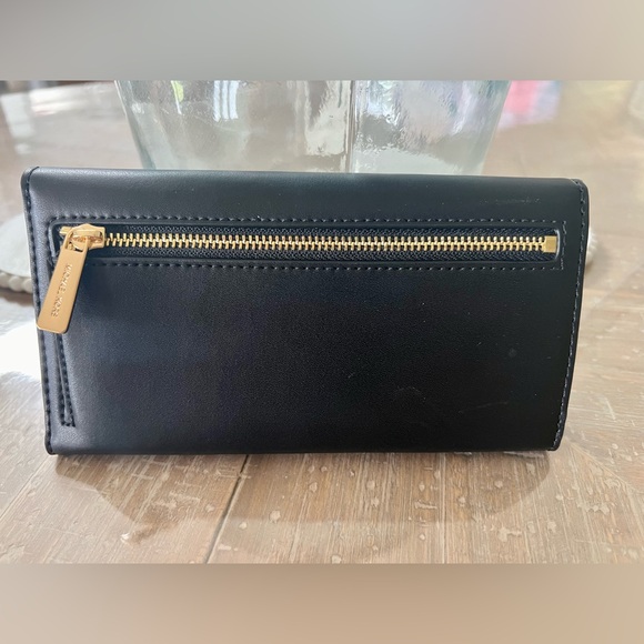 MICHAEL KORS JET SET TRAVEL LADY LARGE TRIFOLD  NON-LEATHER VEGAN WALLET 
BLACK - Picture 2 of 4